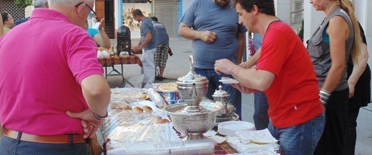  Punto de Recogida reparte té y pastas morunas para ayudar a Infancia Solidaria (fotos) 