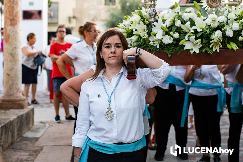 GALERÍA: La imagen de Santa Marta volvió a recorrer las calles de su barrio portada por un grupo de mujeres