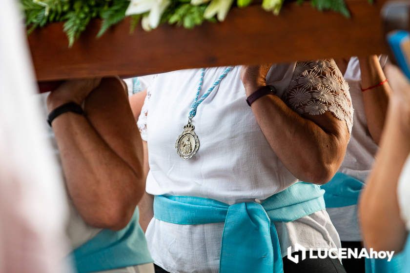 GALERÍA: La imagen de Santa Marta volvió a recorrer las calles de su barrio portada por un grupo de mujeres