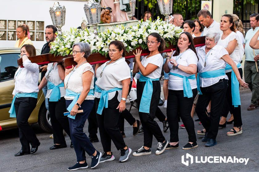 GALERÍA: La imagen de Santa Marta volvió a recorrer las calles de su barrio portada por un grupo de mujeres