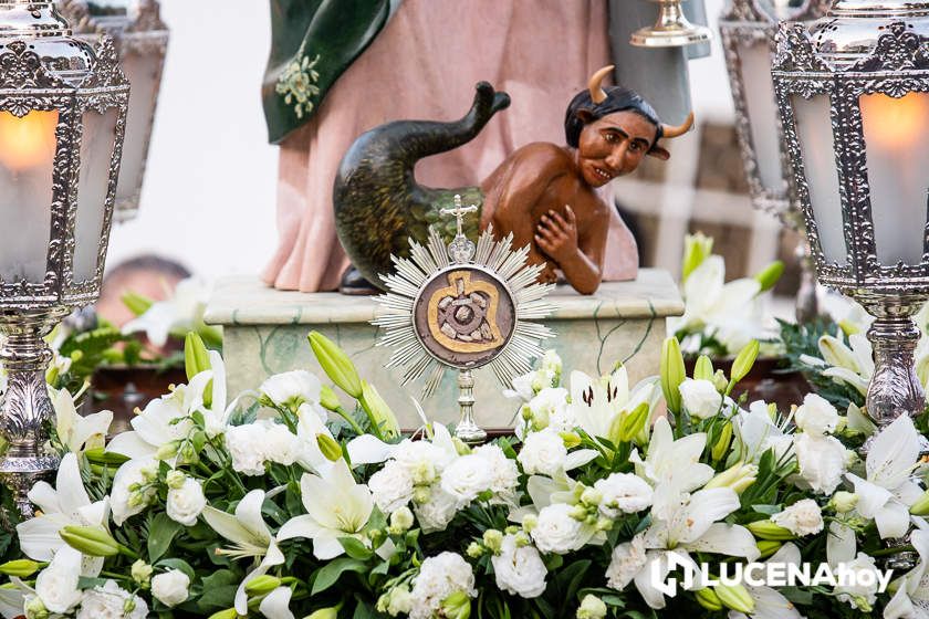 GALERÍA: La imagen de Santa Marta volvió a recorrer las calles de su barrio portada por un grupo de mujeres