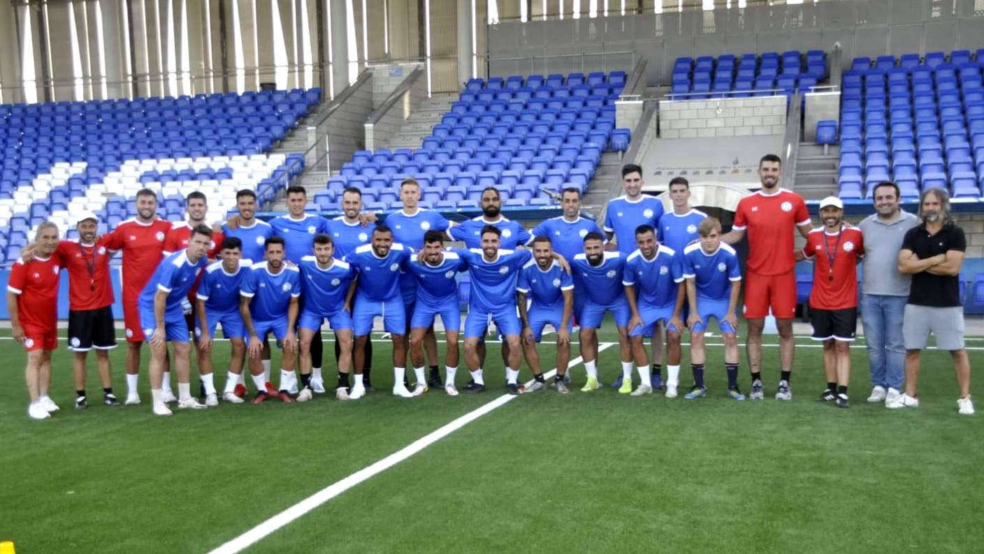  Plantilla del Ciudad de Lucena en su primera sesión de entrenamiento 