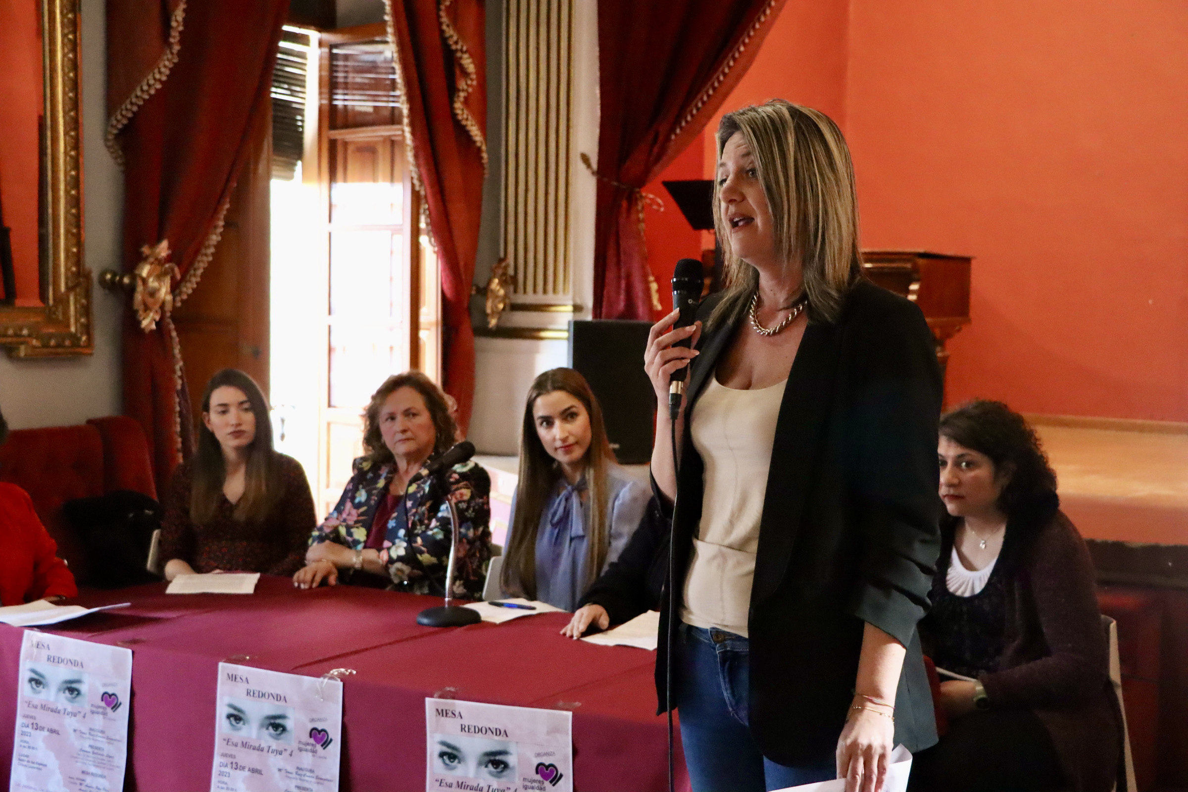 Mesa Redonda "Esa mirada tuya"