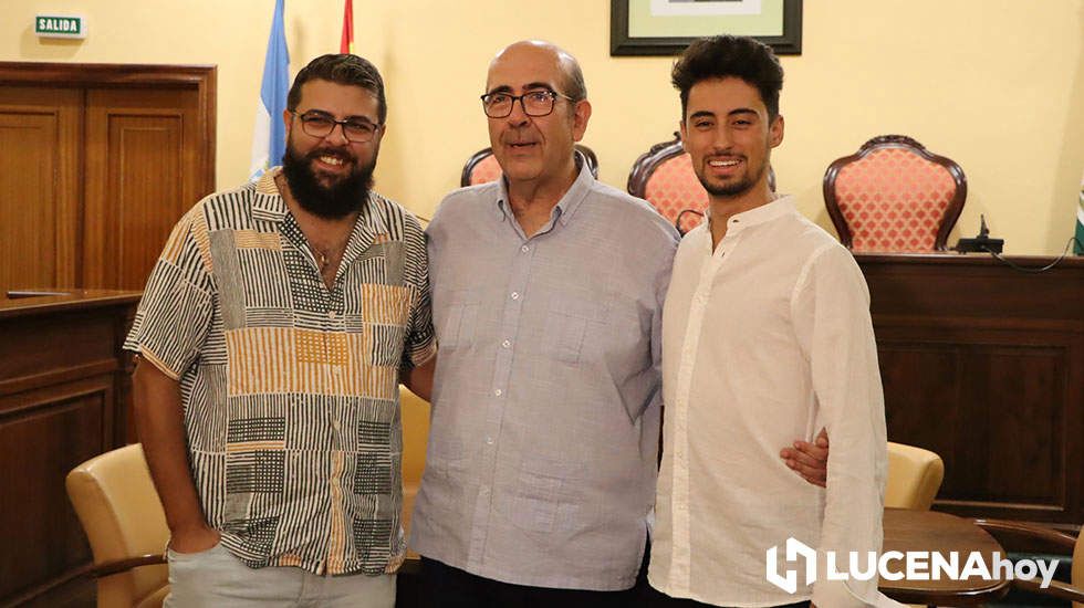 José Pedro Moreno junto a Antonio Llamas y Juan María Villa, componentes del grupo José Pedro Moreno junto a Antonio Llamas y Juan María Villa, componentes del grupo