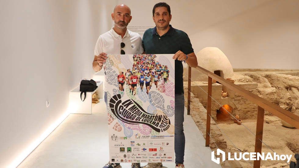  Pedro Díaz y Alberto Lora muestran el cartel anunciador de la prueba 