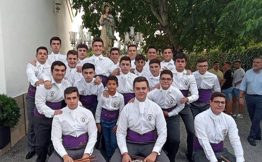 Galería: La joven cuadrilla de Rafael Romero Salas procesiona la imagen de la Virgen de las Vegas Galería: La joven cuadrilla de Rafael Romero Salas procesiona la imagen de la Virgen de las Vegas