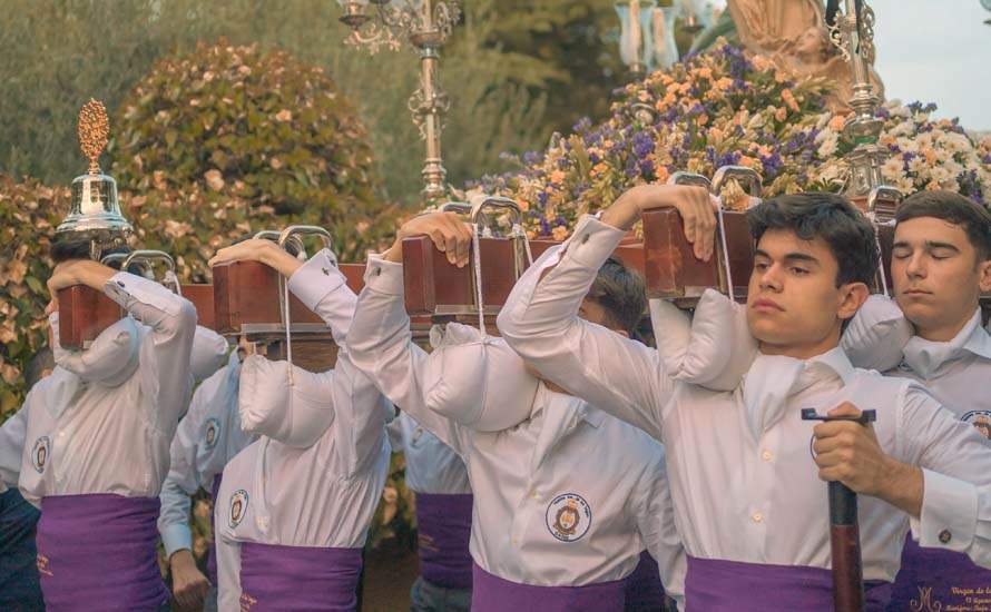 Galería: La joven cuadrilla de Rafael Romero Salas procesiona la imagen de la Virgen de las Vegas Galería: La joven cuadrilla de Rafael Romero Salas procesiona la imagen de la Virgen de las Vegas