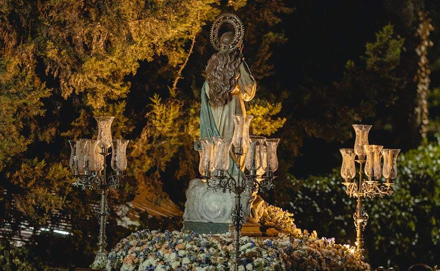 Galería: La joven cuadrilla de Rafael Romero Salas procesiona la imagen de la Virgen de las Vegas Galería: La joven cuadrilla de Rafael Romero Salas procesiona la imagen de la Virgen de las Vegas