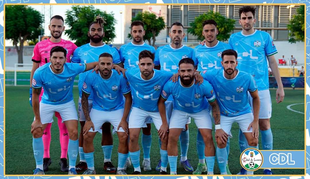 El CD Ciudad de Lucena pierde in extremis en su visita al Conil CF y tendrá  que remontar el próximo domingo en casa para avanzar a semifinales de la  Copa RFAF (1-0)