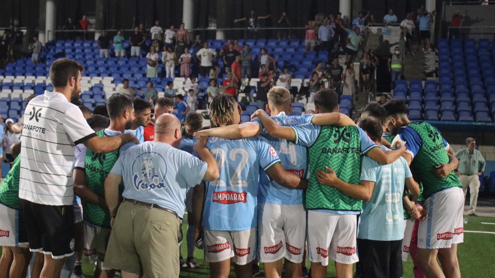 El CD Ciudad de Lucena pierde in extremis en su visita al Conil CF y tendrá  que remontar el próximo domingo en casa para avanzar a semifinales de la  Copa RFAF (1-0)