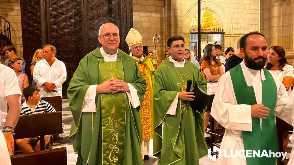  Un momento de la Santa Misa, con el nuevo párroco de San Mateo y Vicario Episcopal, Jesús Moriana junto a David Aguilera y el Obispo de Córdoba. 