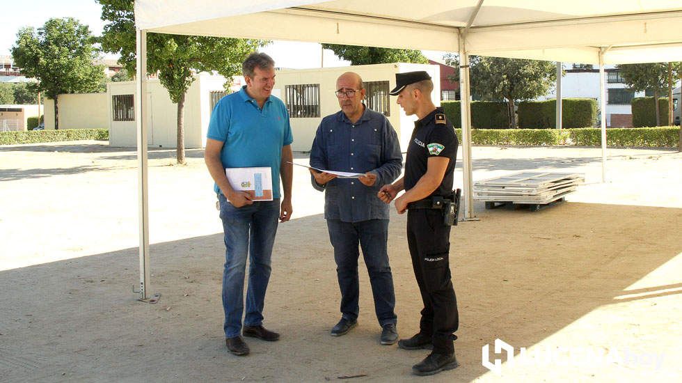  Un momento de la presentación del dispositivo de seguridad de esta feria del Valle en la zona reservada para la policía en el recinto 