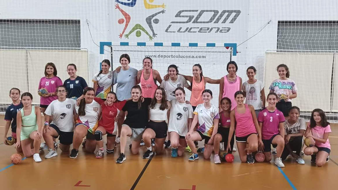  Algunas integrantes del Club Balonmano Lucena durante un entreno de esta pretemporada 