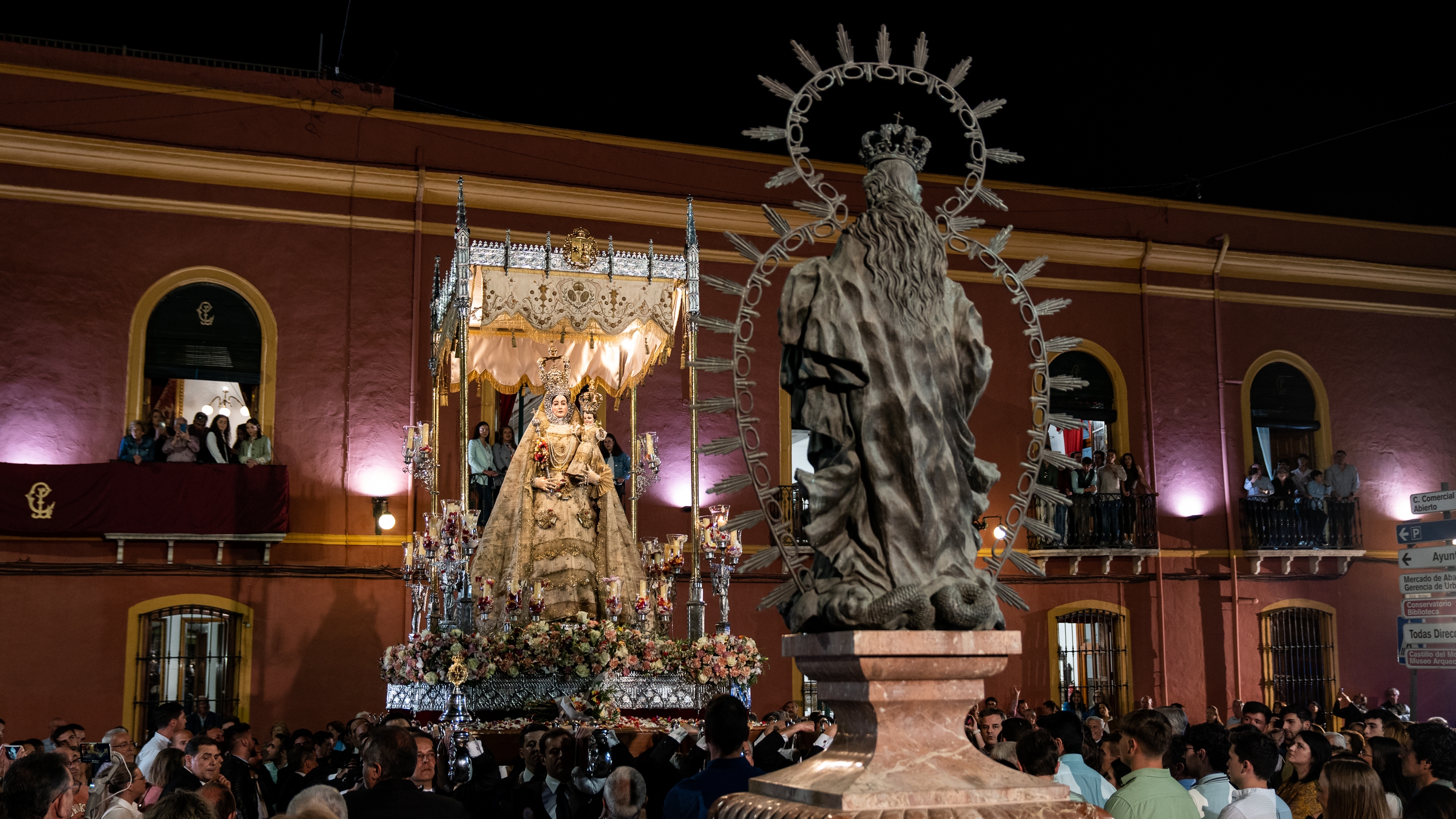La Virgen de Araceli se despide este domingo del convento de Agustinas Recoletas en un segundo traslado, que la llevará hasta Los Frailes. Foto: Jesús Cañete