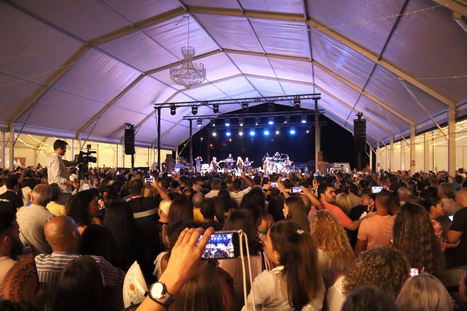 GALERÍA: 6.000 personas disfrutaron del concierto de Camela en la Feria del Valle de Lucena