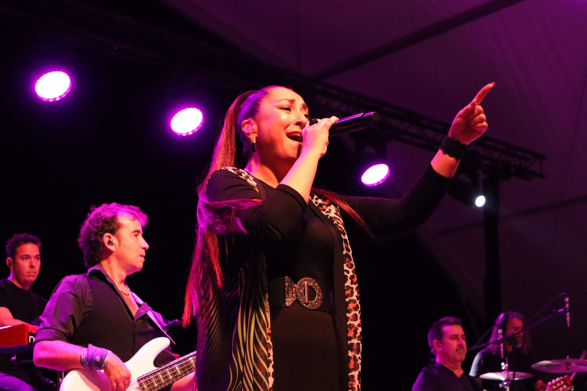 GALERÍA: 6.000 personas disfrutaron del concierto de Camela en la Feria del Valle de Lucena