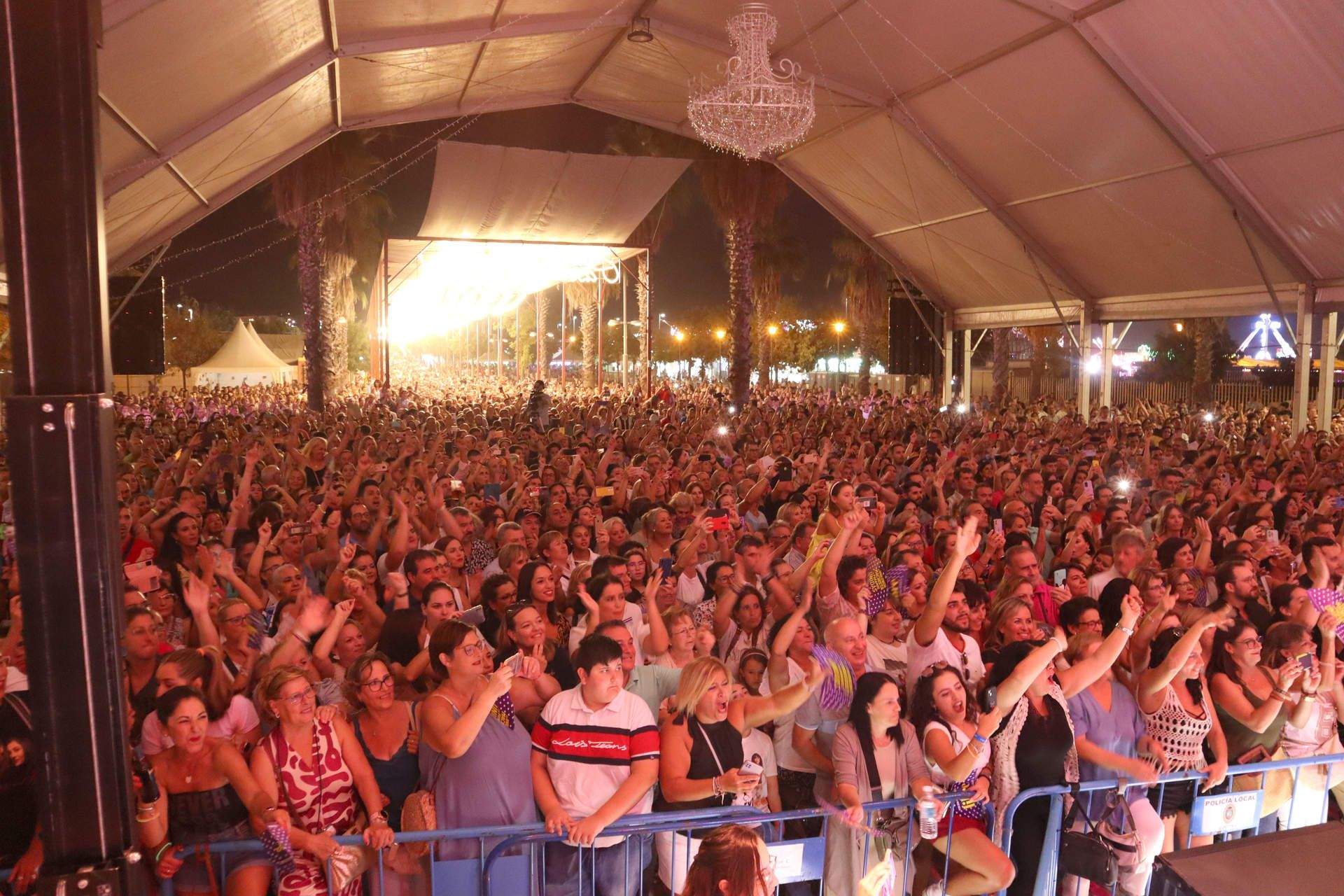 GALERÍA: 6.000 personas disfrutaron del concierto de Camela en la Feria del Valle de Lucena