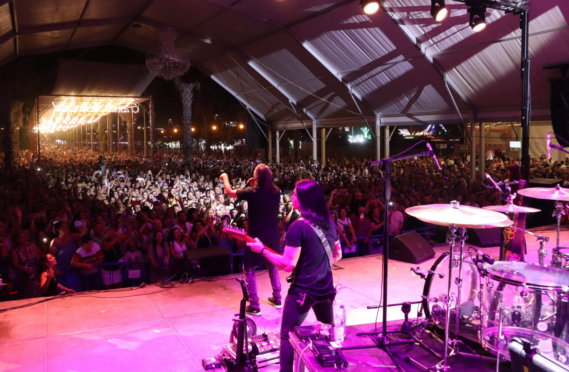 GALERÍA: 6.000 personas disfrutaron del concierto de Camela en la Feria del Valle de Lucena