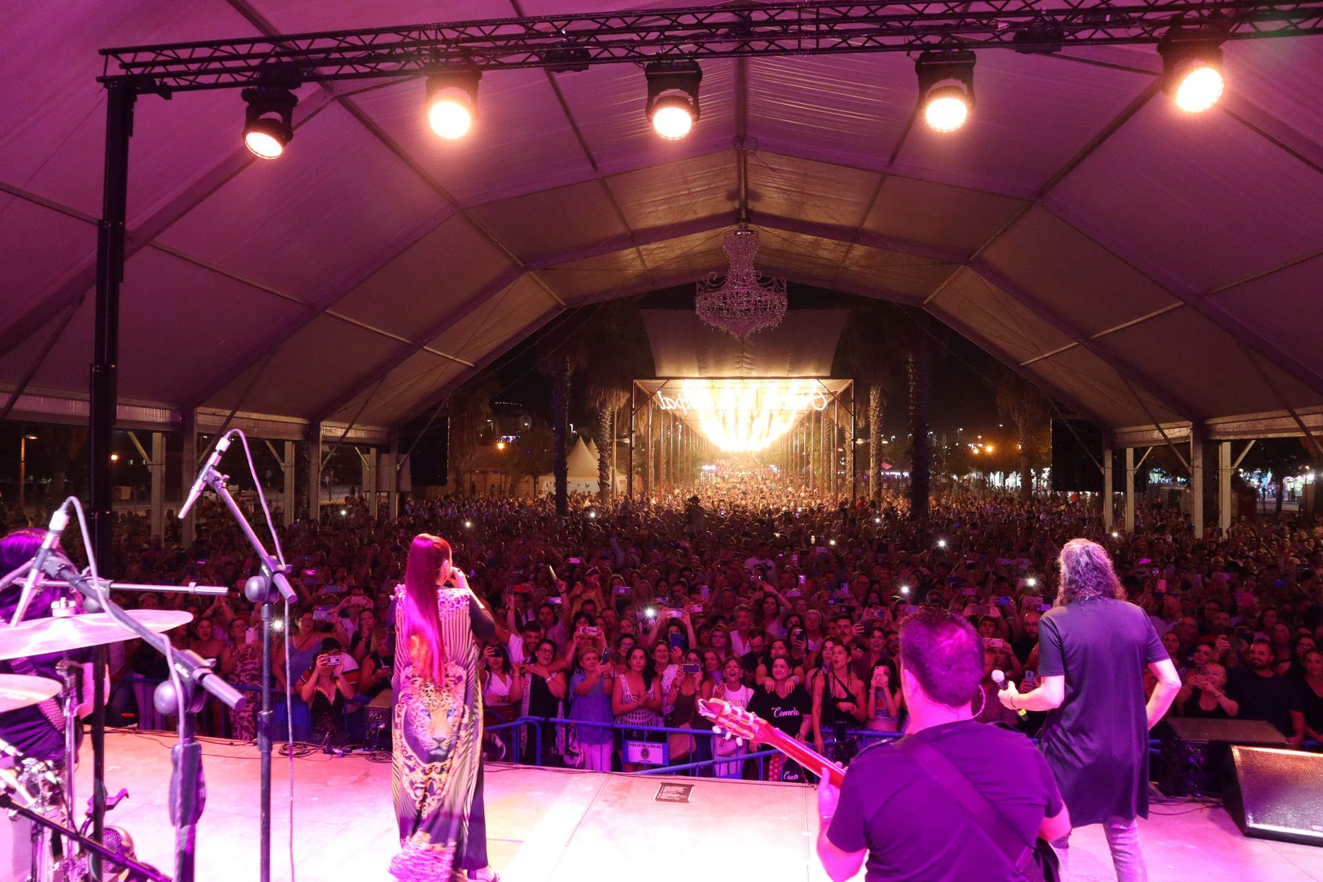 GALERÍA: 6.000 personas disfrutaron del concierto de Camela en la Feria del Valle de Lucena