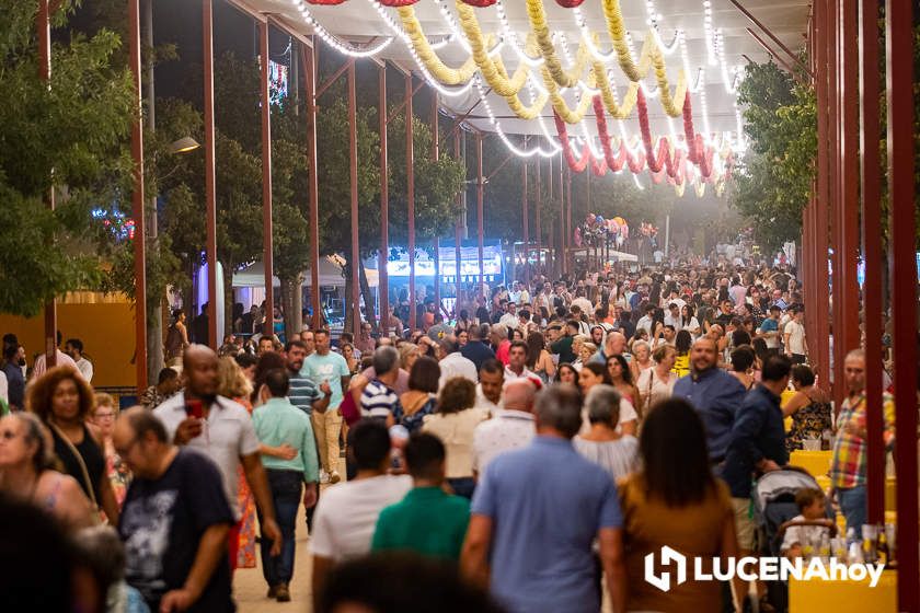 GALERÍA: Un paseo nocturno por la Feria del Valle durante la jornada del viernes con las actividades locales y el Concurso de Pasodobles como protagonistas en la Caseta Municipal