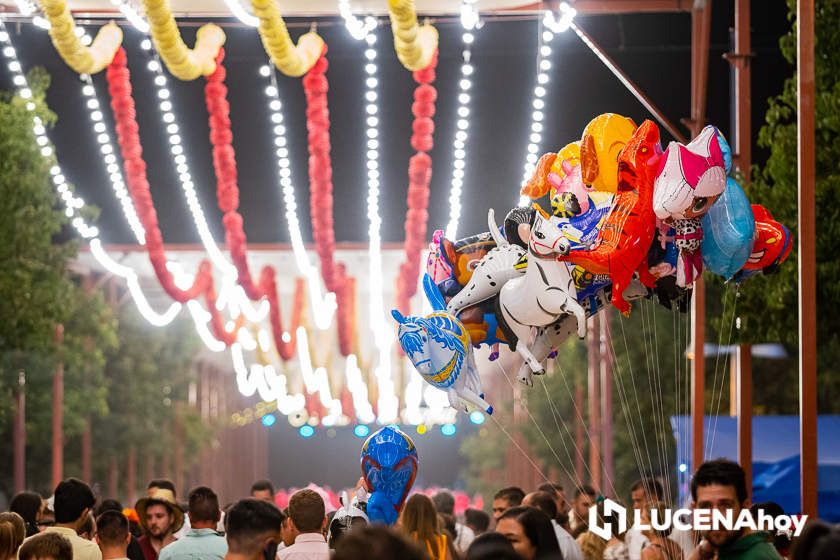 GALERÍA: Un paseo nocturno por la Feria del Valle durante la jornada del viernes con las actividades locales y el Concurso de Pasodobles como protagonistas en la Caseta Municipal