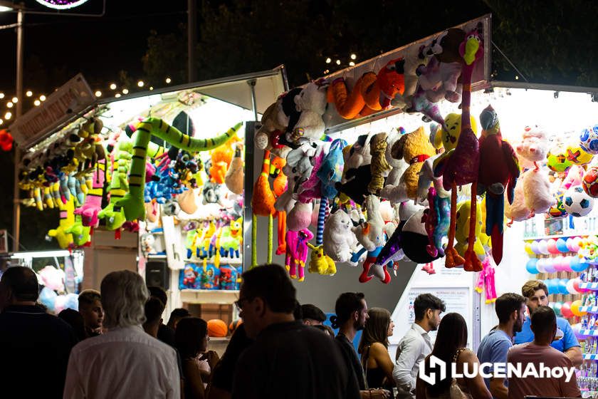 GALERÍA: Un paseo nocturno por la Feria del Valle durante la jornada del viernes con las actividades locales y el Concurso de Pasodobles como protagonistas en la Caseta Municipal