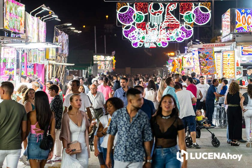 GALERÍA: Un paseo nocturno por la Feria del Valle durante la jornada del viernes con las actividades locales y el Concurso de Pasodobles como protagonistas en la Caseta Municipal