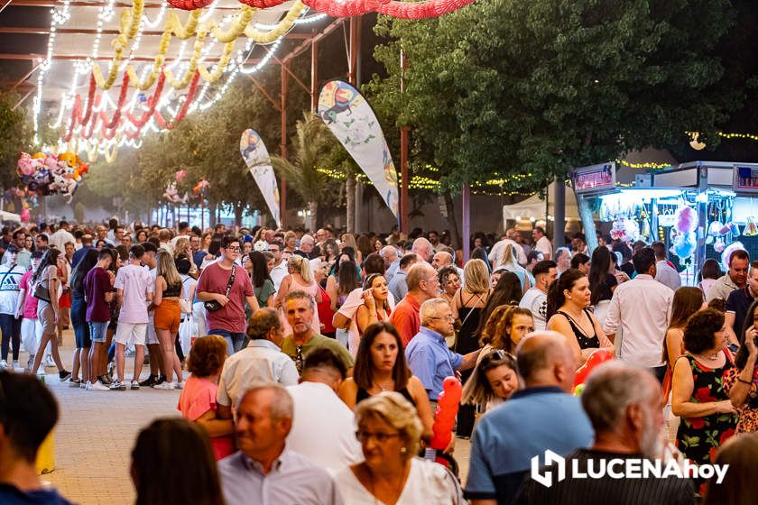 GALERÍA: Un paseo nocturno por la Feria del Valle durante la jornada del viernes con las actividades locales y el Concurso de Pasodobles como protagonistas en la Caseta Municipal