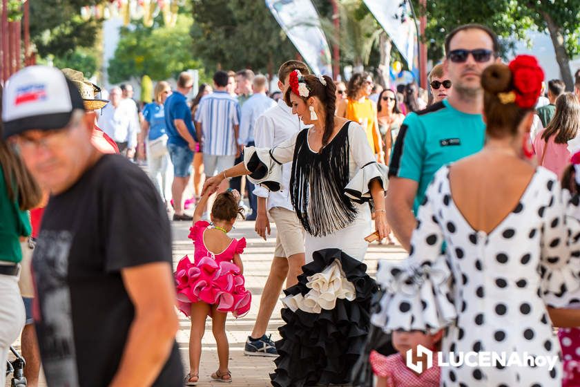 GALERÍA: Los trajes de flamenca y el paseo de caballos llenan de colorido la Feria del Valle