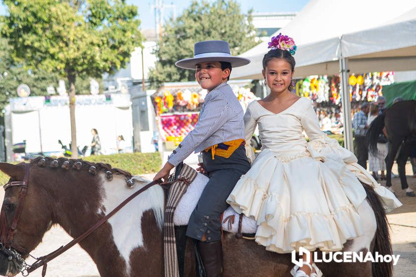 GALERÍA: Los trajes de flamenca y el paseo de caballos llenan de colorido la Feria del Valle