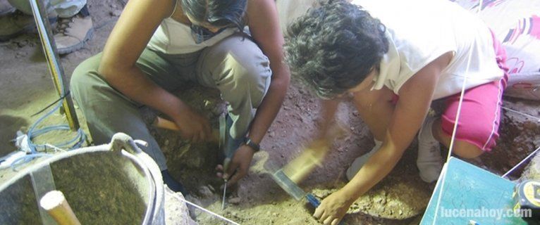  La Junta de Andalucía plantea un campo de trabajo en la Cueva del Ángel 