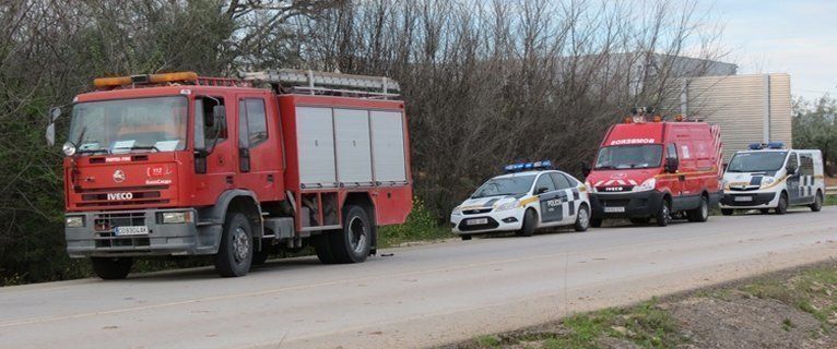  Los bomberos rescatan a un hombre que cayó a un pozo de 7,5 metros de profundidad 