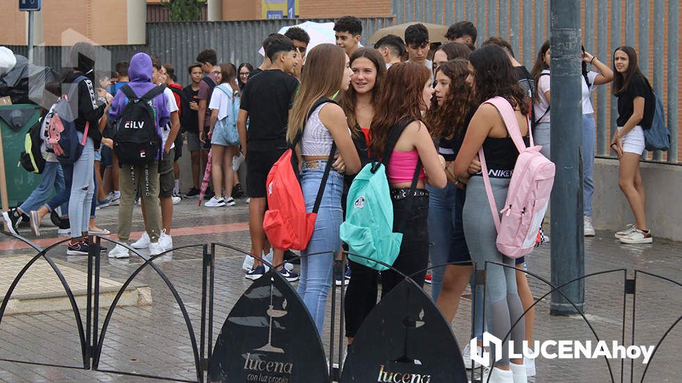 GALERÍA: Casi 4.000 alumnos comienzan un curso escolar sin protocolos COVID en los institutos de Secundaria y Bachillerato de Lucena