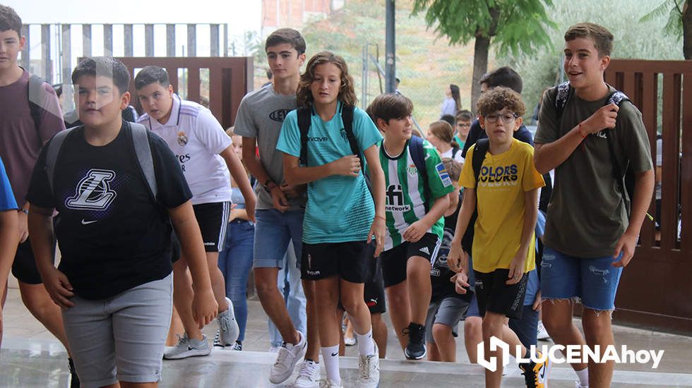 GALERÍA: Casi 4.000 alumnos comienzan un curso escolar sin protocolos COVID en los institutos de Secundaria y Bachillerato de Lucena