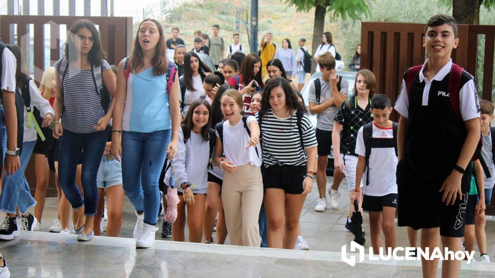 GALERÍA: Casi 4.000 alumnos comienzan un curso escolar sin protocolos COVID en los institutos de Secundaria y Bachillerato de Lucena