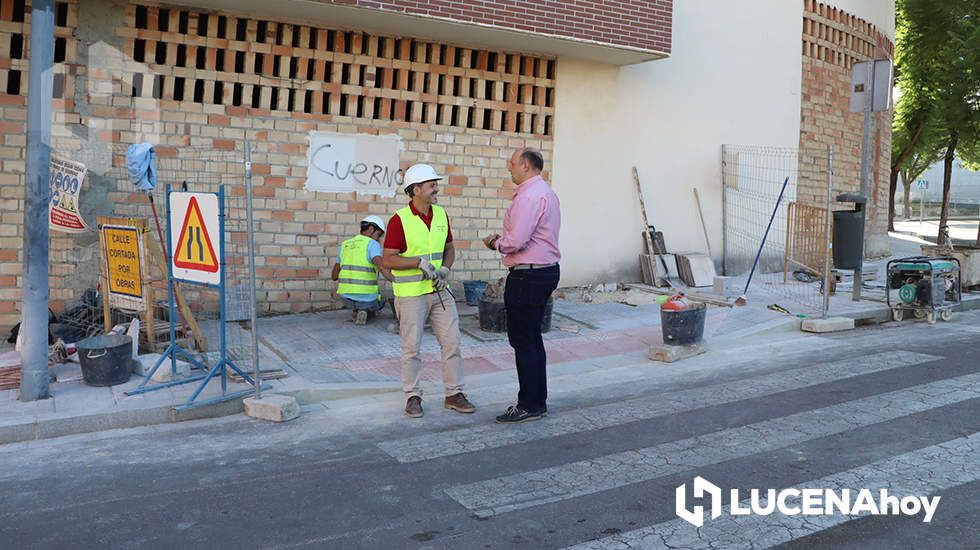  César del Espino durante la visita realizada a las obras en la calle Joan Margarit 