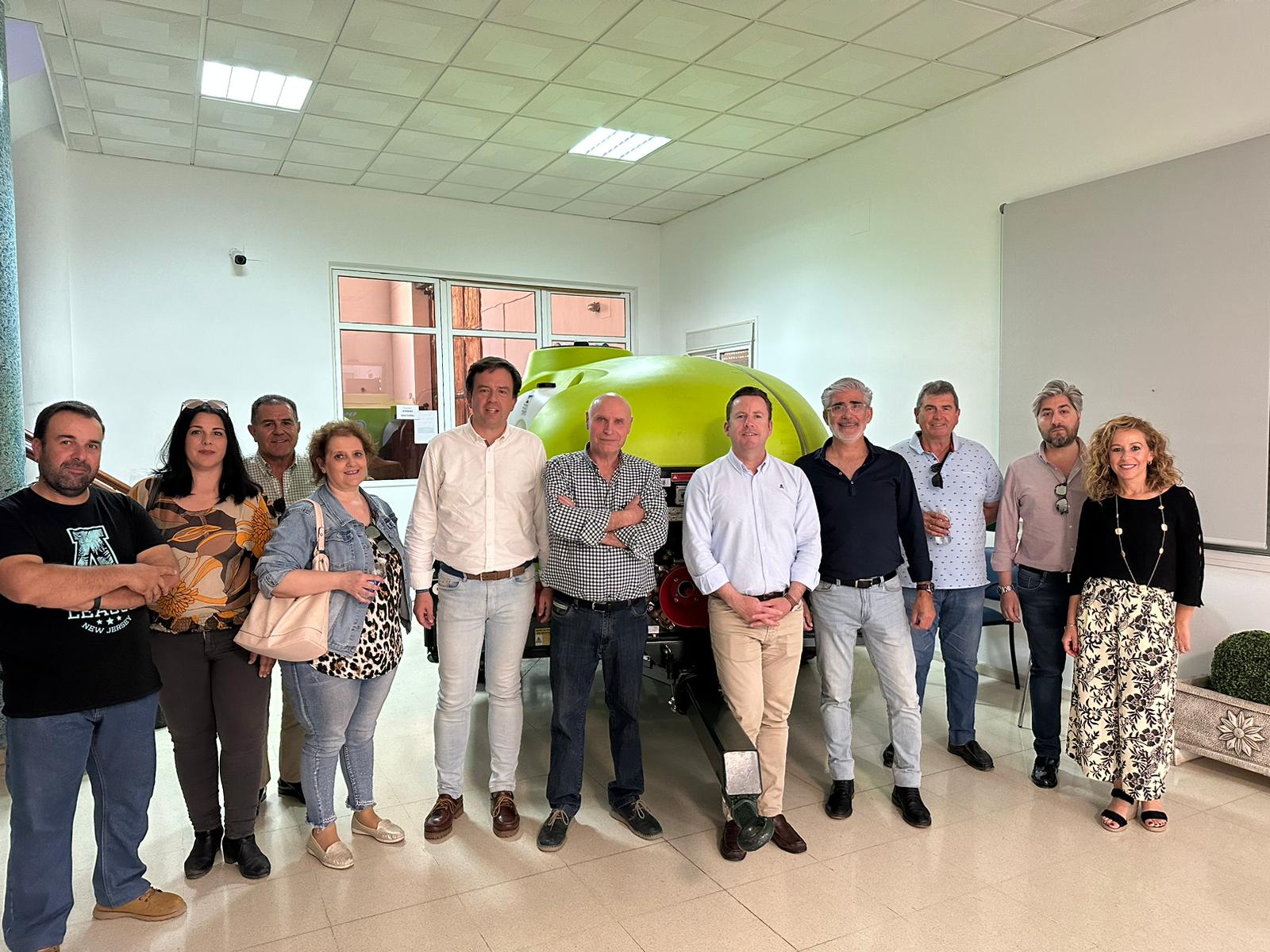 Un momento de la reunión en la cooperativa de la pedanía lucentina