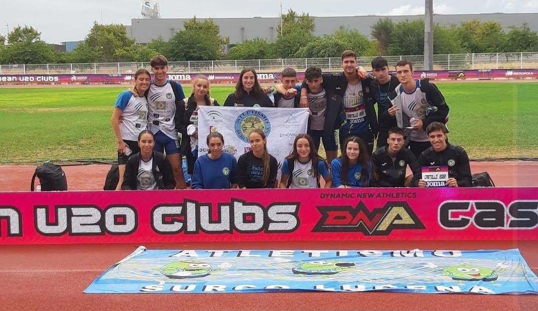  Atletas del CD Surco Lucena tras finalizar el Europeo Sub-20 