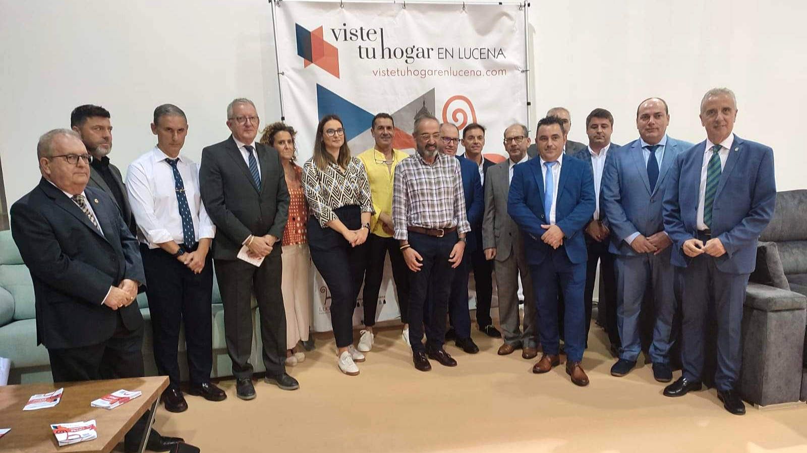  Autoridades y empresarios en la apertura de la Feria Hábitat de Valencia 