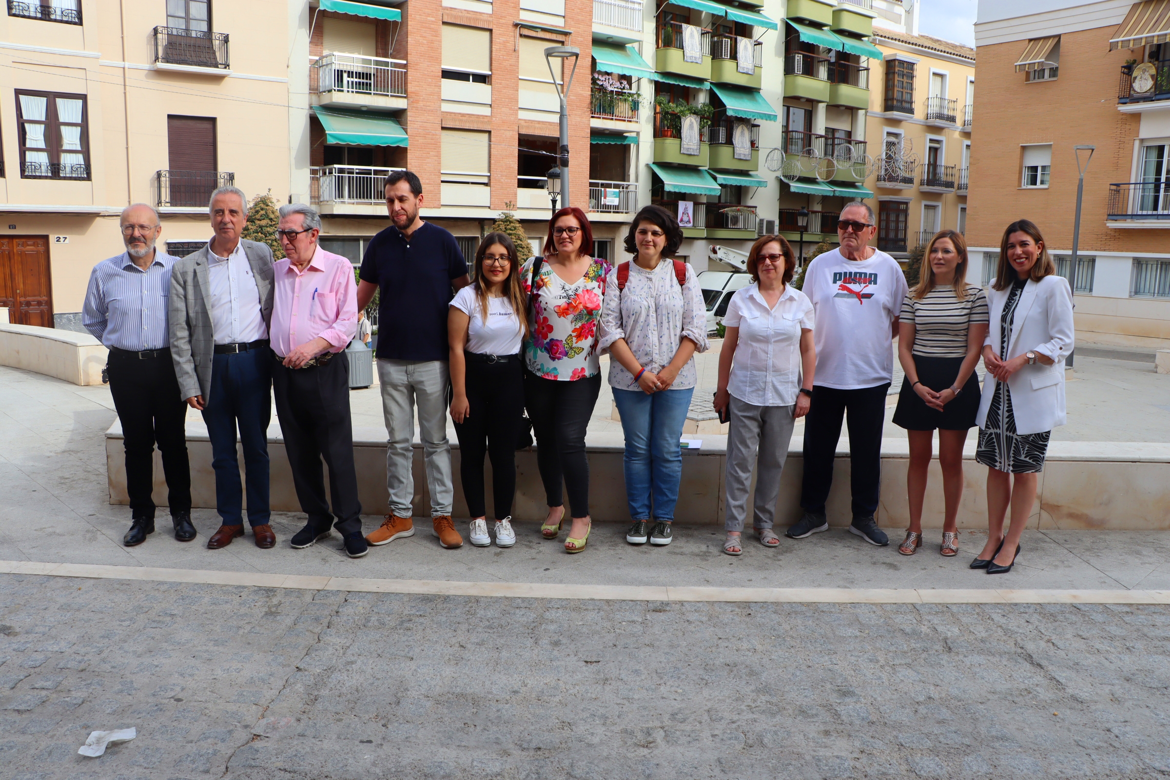 Juan Pérez junto a miembros de su candidatura y afiliados socialistas