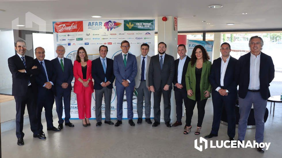  Representantes de AFAR y el Ayuntamiento de Lucena junto al Consejero durante la reunión mantenida en el antiguo centro tecnológico. 