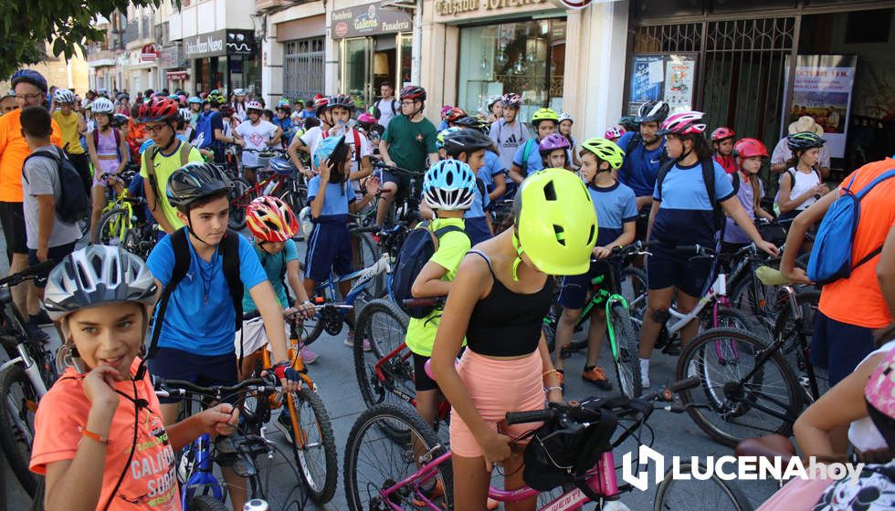 GALERÍA: Unos 150 escolares conmemoran con una marcha urbana en bicicleta el Día Mundial sin Coche en Lucena