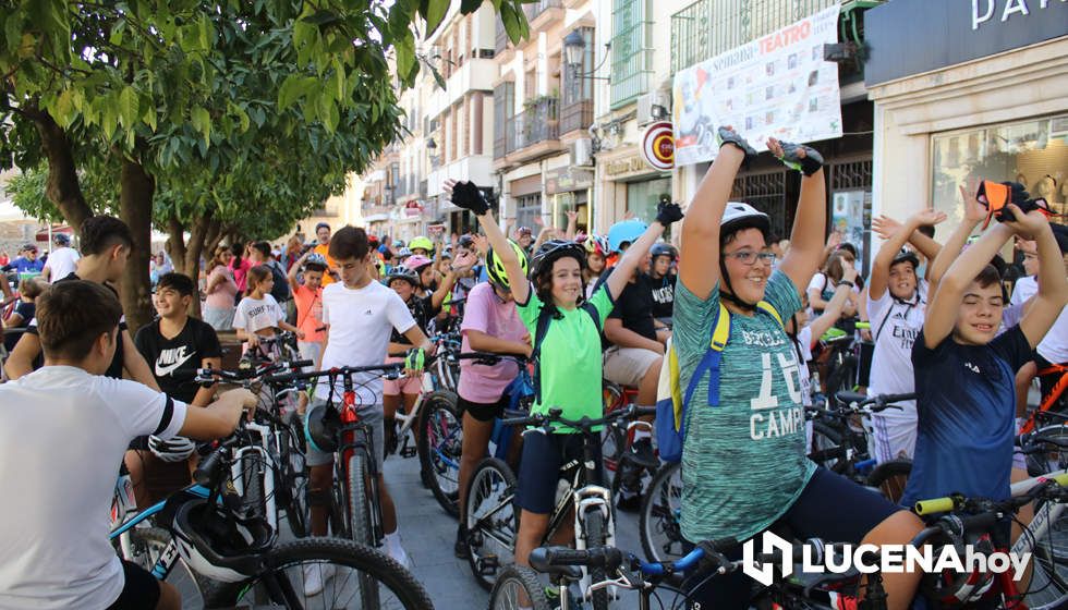 GALERÍA: Unos 150 escolares conmemoran con una marcha urbana en bicicleta el Día Mundial sin Coche en Lucena