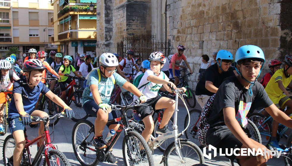 GALERÍA: Unos 150 escolares conmemoran con una marcha urbana en bicicleta el Día Mundial sin Coche en Lucena