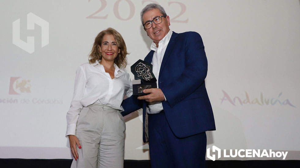  Antonio Rabasco recoge el premio de manos de la ministra de Transporte, Movilidad y Agenda Urbana, Raquel Sánchez 