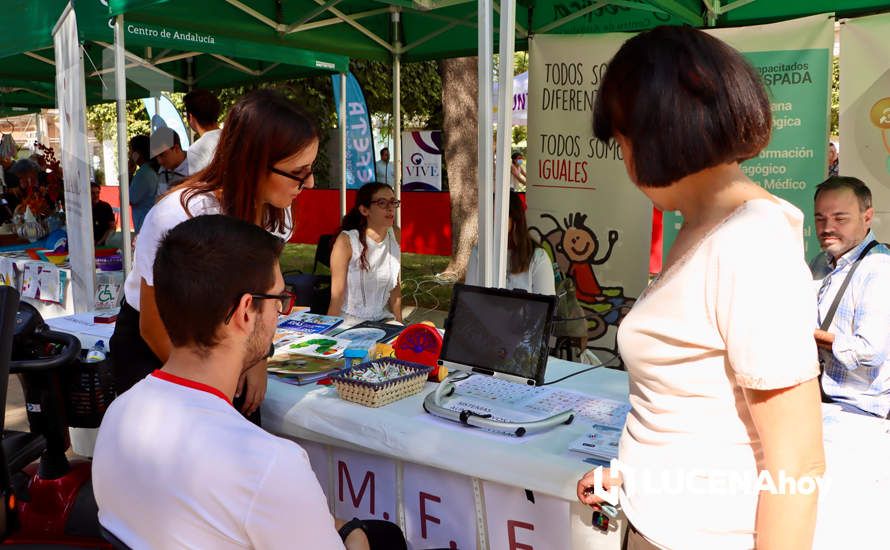 GALERÍA: Asociaciones y empresas sanitarias muestran sus productos y servicios en ExpoSalud Lucena, que ha abierto sus puertas este viernes