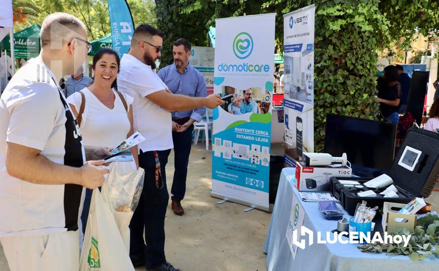 GALERÍA: Asociaciones y empresas sanitarias muestran sus productos y servicios en ExpoSalud Lucena, que ha abierto sus puertas este viernes