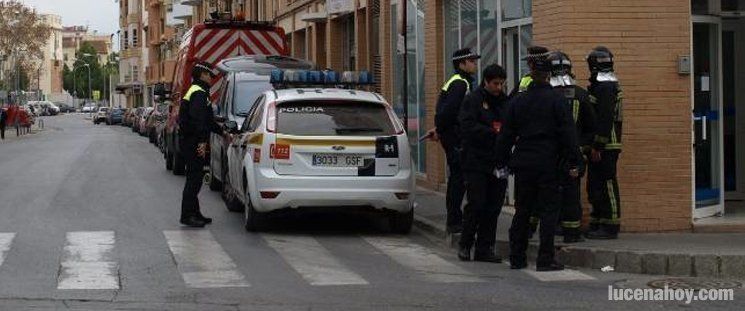  Bomberos rescatan a un anciano en su domicilio de calle El Peso 