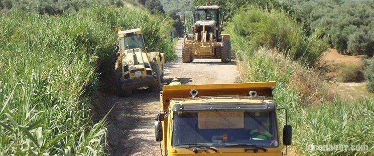  Las máquinas de la Subbética actúan en la Vía de Verde de Lucena y Los Santos 