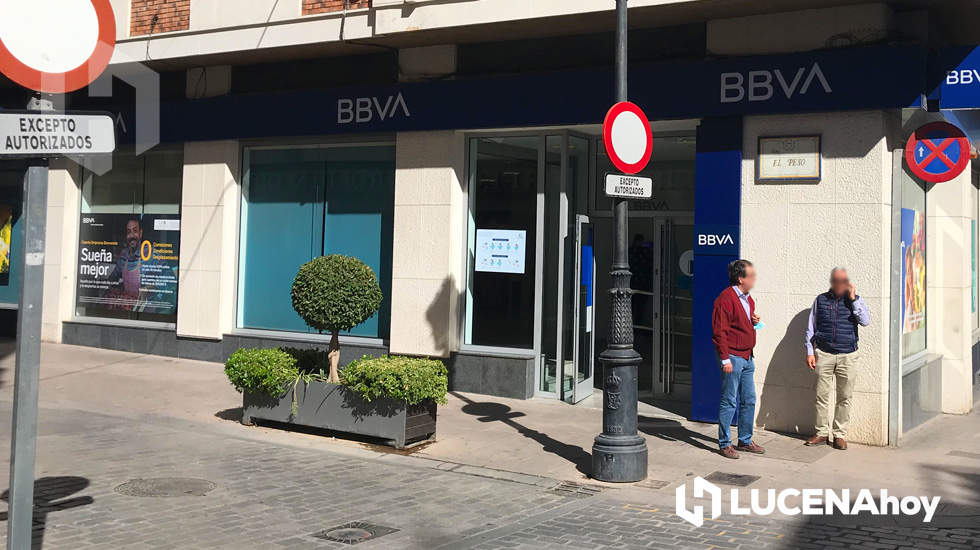  Sucursal de BBVA en Lucena, donde están siendo atendidos los afectados 